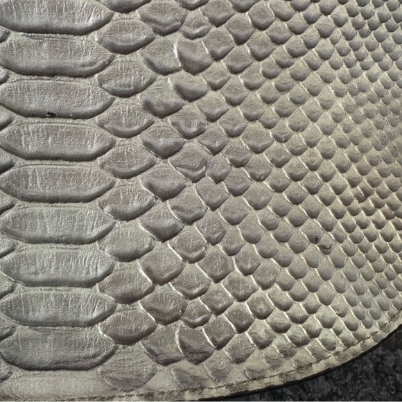 DOONEY & BOURKE NORTH/SOUTH REESE SHOULDER BAG IN METAL GREEN , RED INTERIOR - Picture 14 of 17